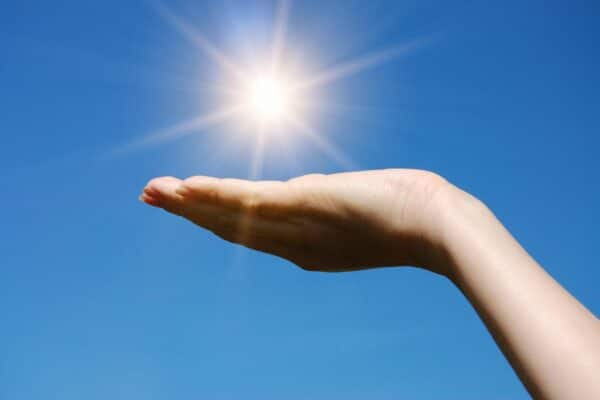 Salute, come proteggerci dai danni del sole in inverno